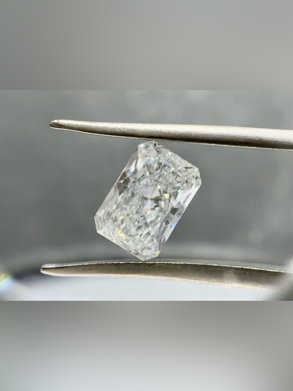 IGI 2.05ct Radiant Diamond Engagement Ring - Picture 7 of 7